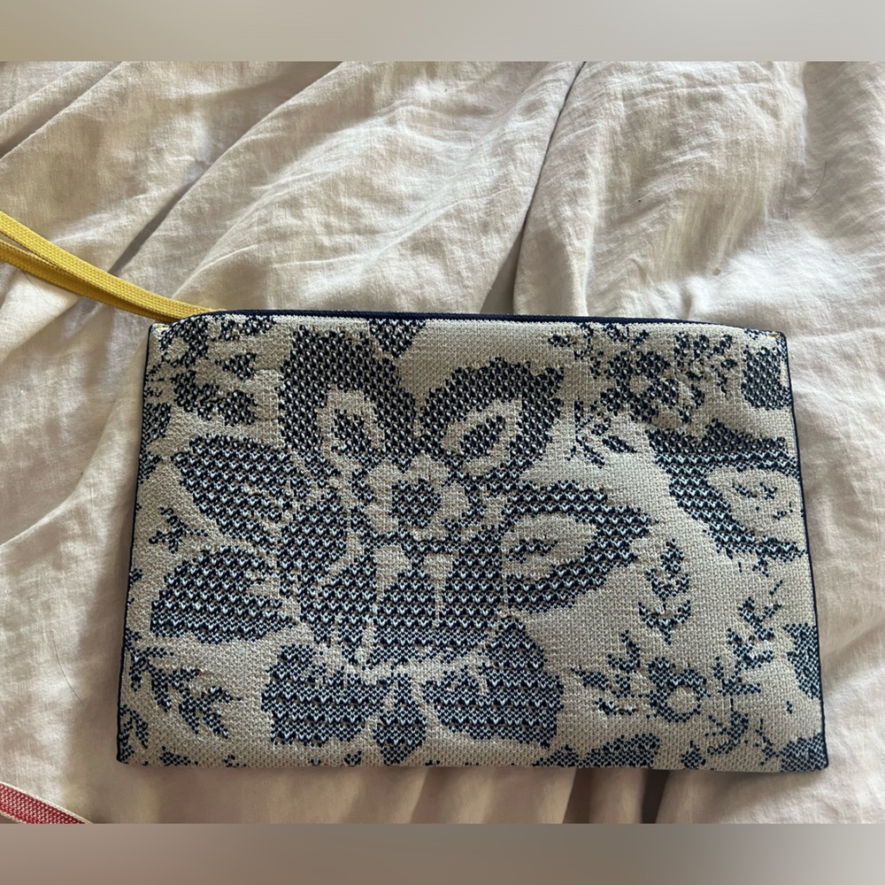 Rothys's wristlet